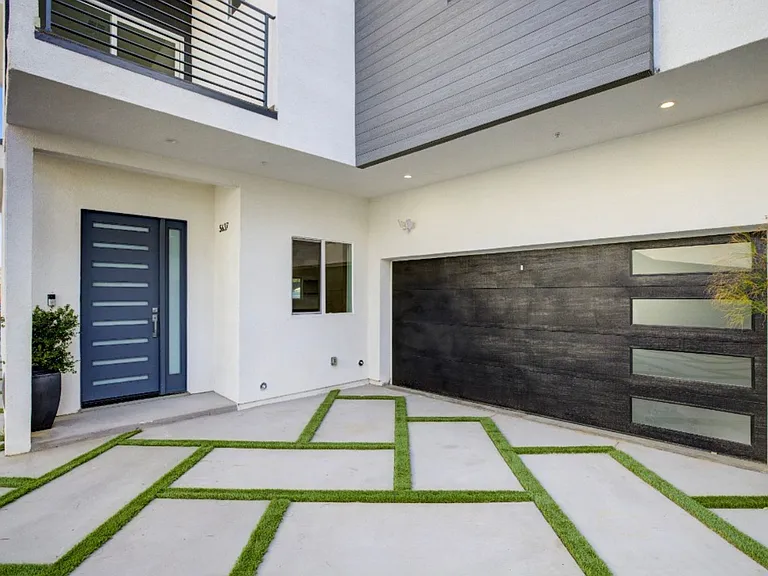 5639 Riverton Ave — Photo 4