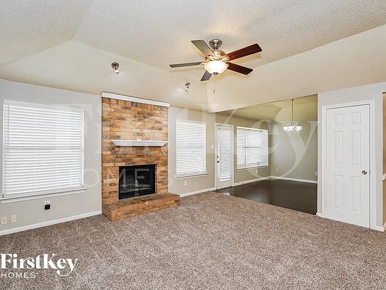 6476 Sudbury Way — Photo 4