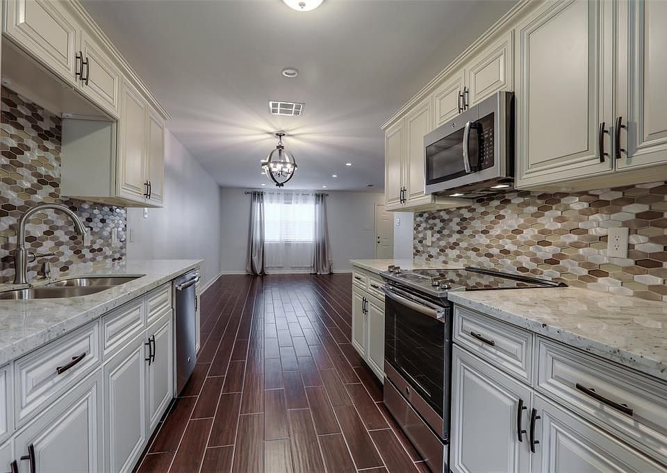 1st image of 11899 Algonquin Dr #9