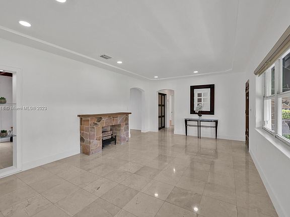 4th image of 11603 NE 9th Ave