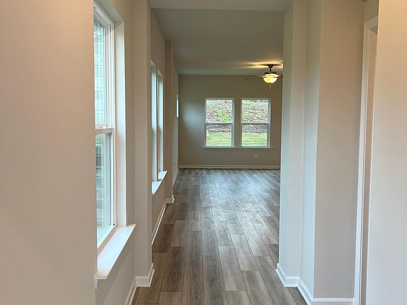 2nd image of 800 Sunny Lake Dr