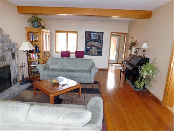 5th image of 538 Howard Ave