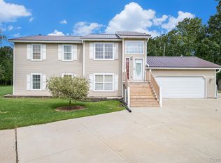 1253 E Reid Rd, Grand Blanc, MI 48439