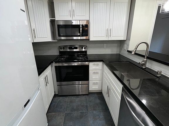 3rd image of 3078 Broadway Unit 105