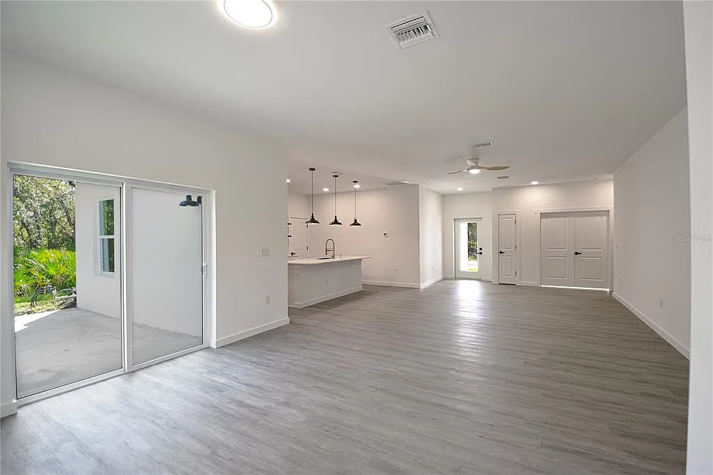 3 bed, 2.0 bath, 1780 sqft, $2,200 — Photo 4