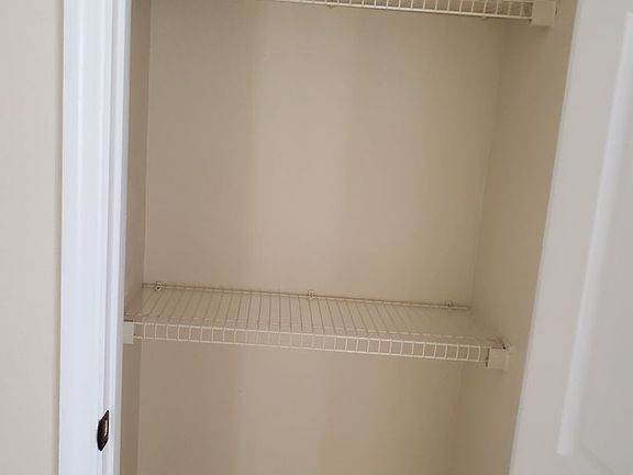 4th image of 1232 Cloplon St E