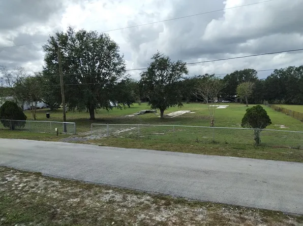 8105 Sandcrane Ln, Plant City, FL 33567