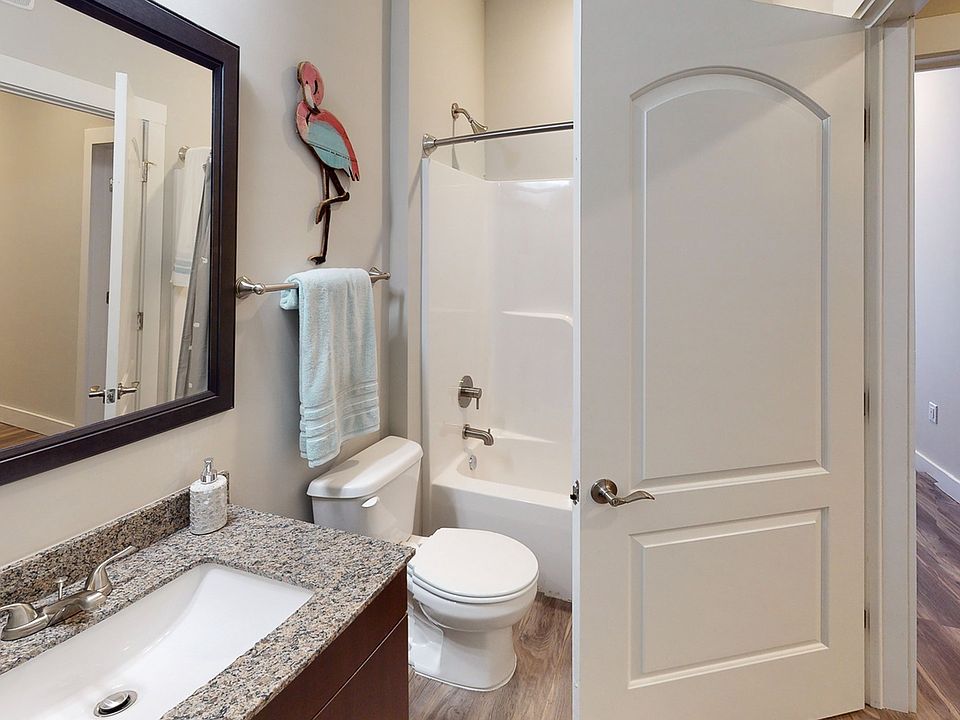 The-Quarters-Bloomington-4-BED-4-BATH-Bathroom-1