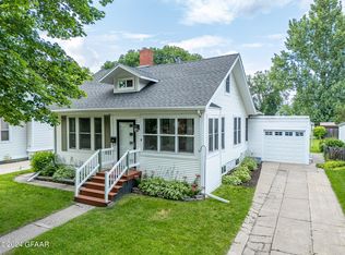 212 Fenton Ave, Grand Forks, ND 58203