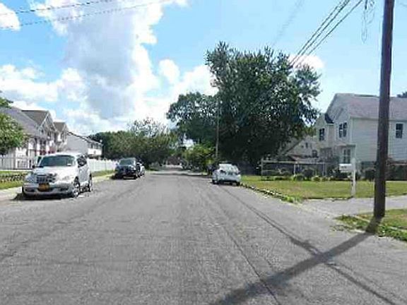 5th image of 185 Merrill St