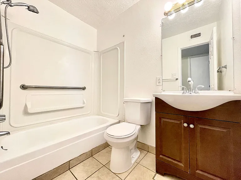 4601 Carlisle Blvd NE — Photo 7
