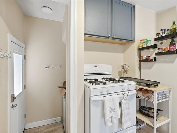 5th image of 176 E 600 N