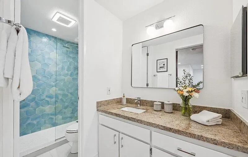1 bed, 1.0 bath, 682 sqft, $3,300 — Photo 3