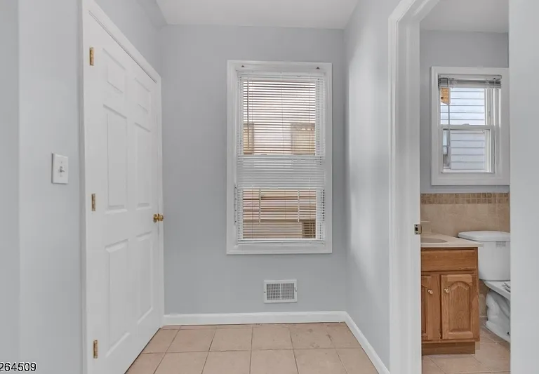 110 S Devine St — Photo 10