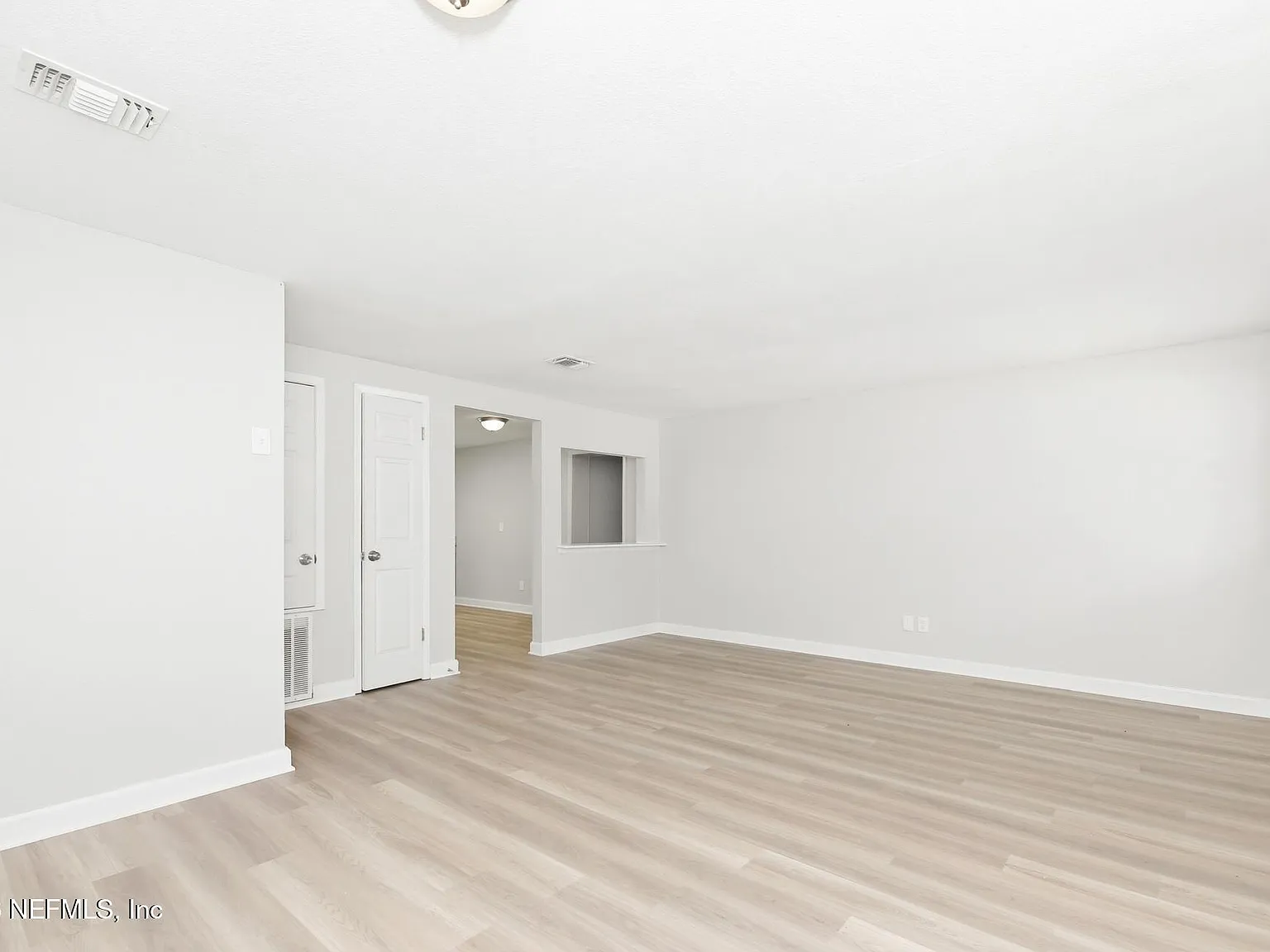 3 bed, 1.0 bath, 1310 sqft, $1,635 — Photo 4