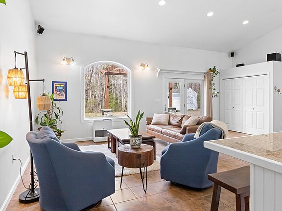 3rd image of 65 B Augusta Road