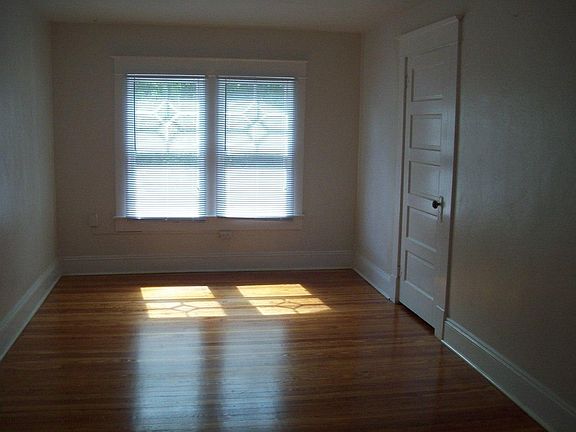 large master bedroom wih walk large closet