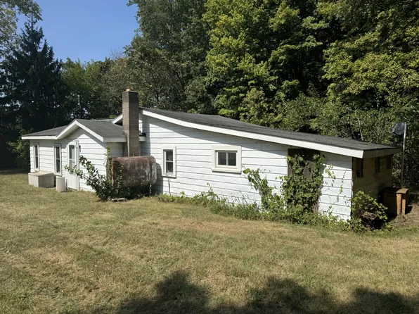 1995 Barron Lake Rd, Niles, MI 49120