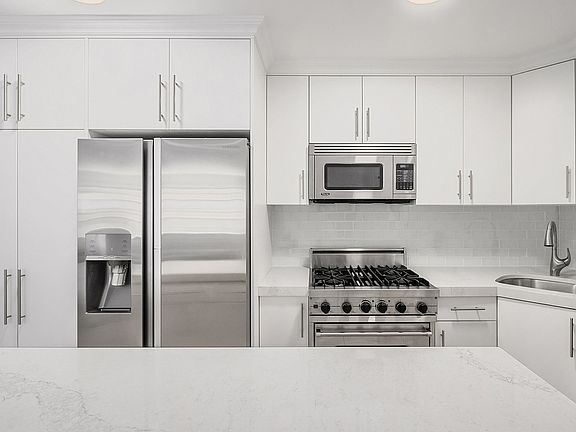 4th image of 333 E 79th St APT 8Z