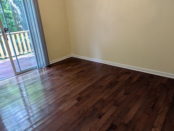 3rd image of 124 Five Oaks Dr
