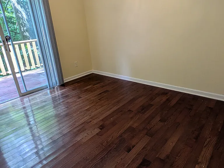 124 Five Oaks Dr — Photo 3