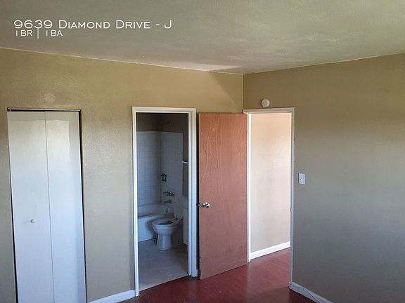 4th image of 9639 Diamond Dr #J