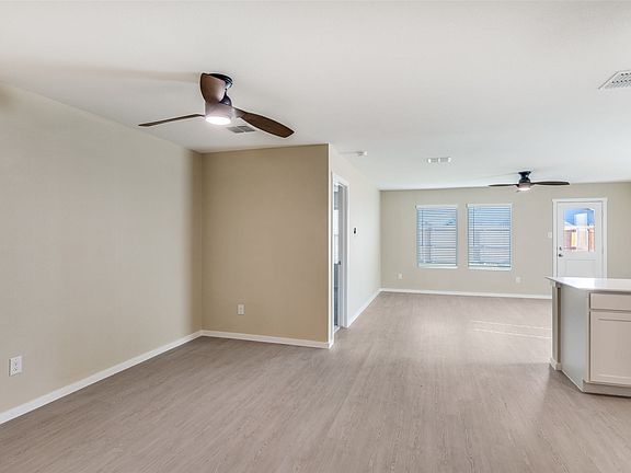 5th image of 622 Montclair Ave