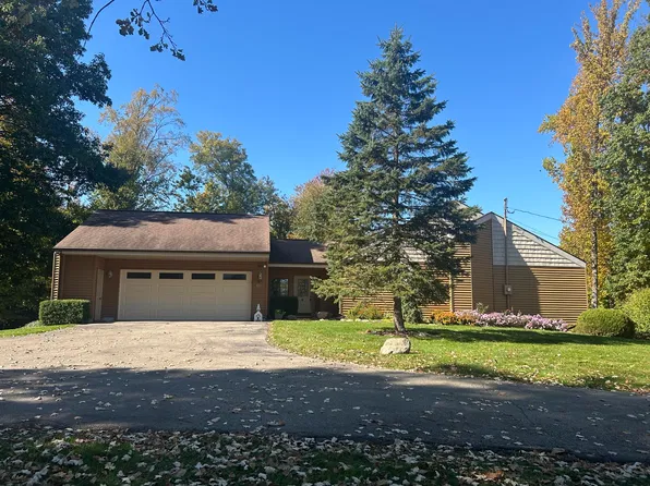 278 Crockett Dr, Quincy, MI 49082