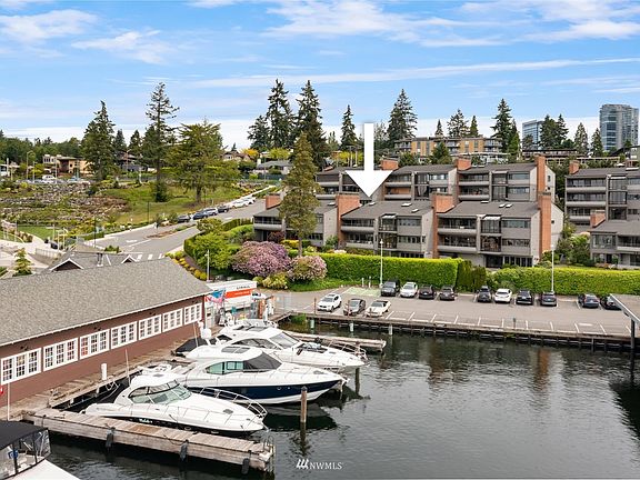 Steps to Meydenbauer Bay Park, Main Street, and Bellevue's world-class dining and shopping. 