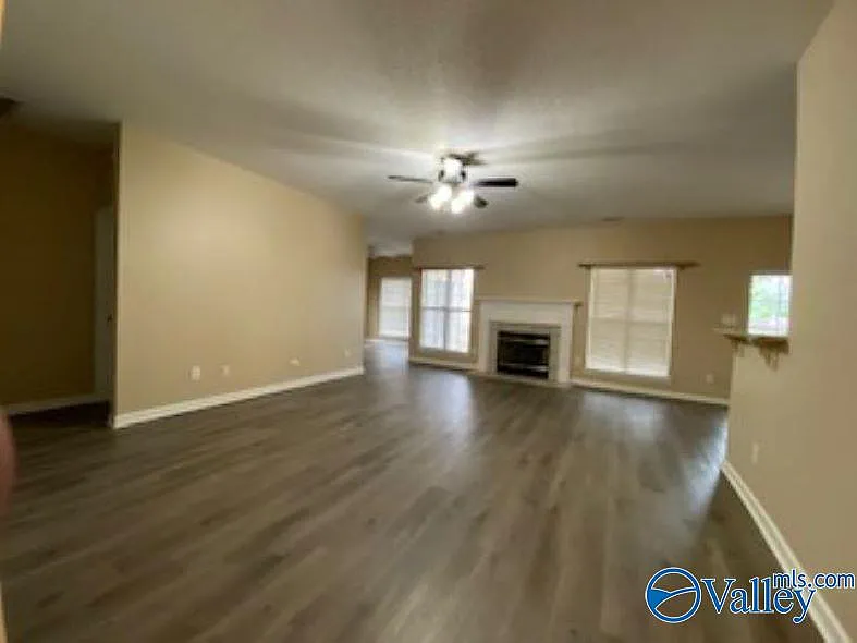 3 bed, 2.0 bath, 2023 sqft, $2,000 — Photo 3