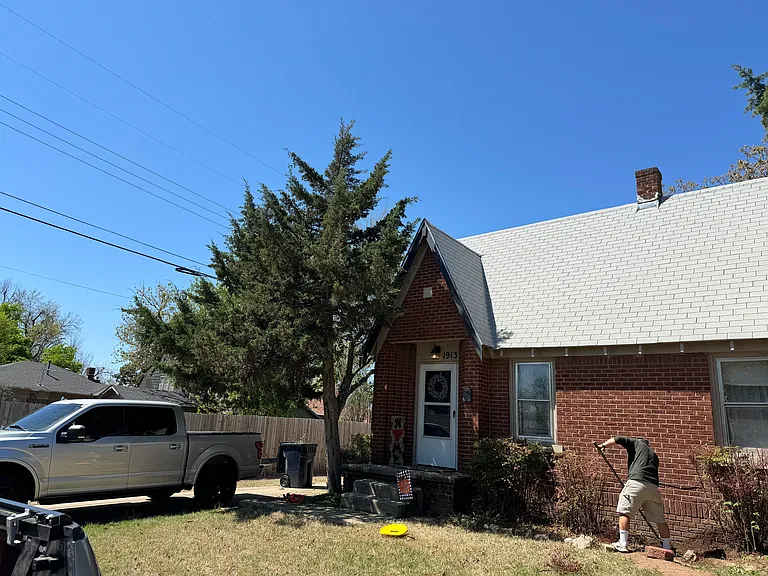 1913 N Ross Ave — Photo 94