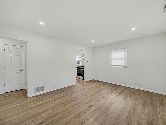 2nd image of 613 N Ashland Ave