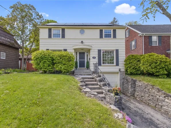 216 Strathmore Dr, Syracuse, NY 13207