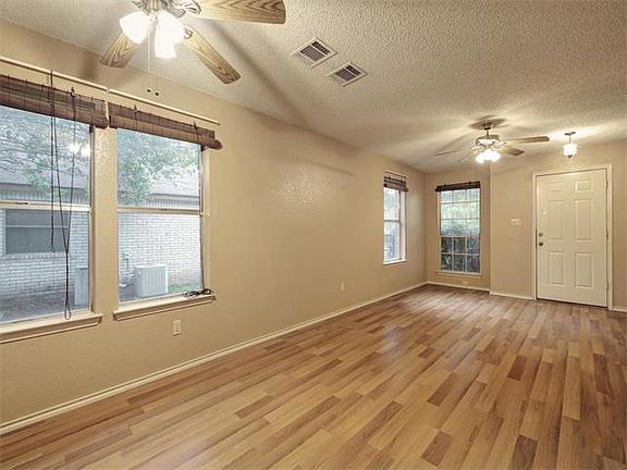 5th image of 806 Cactus Bend Dr