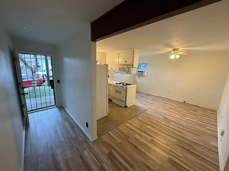 Manzanita Dr — Photo 12