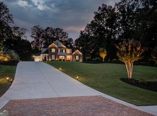 5392 Retreat Dr, Flowery Branch, GA 30542