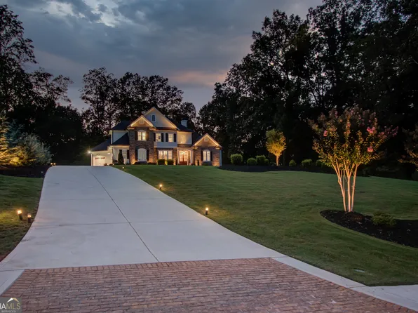 5392 Retreat Dr, Flowery Branch, GA 30542