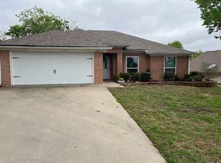 711 Parkridge Dr, Decatur, TX 76234