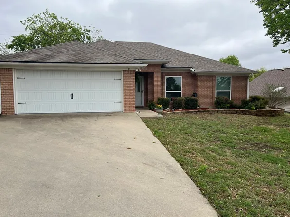 711 Parkridge Dr, Decatur, TX 76234