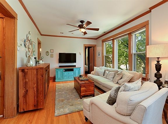 3rd image of 3340 N Paulina St #3N