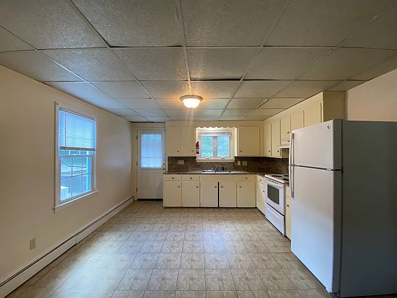 2nd image of 502 Victory Hwy APT 19