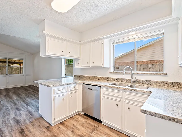 2906 Heatherwood Dr — Photo 12