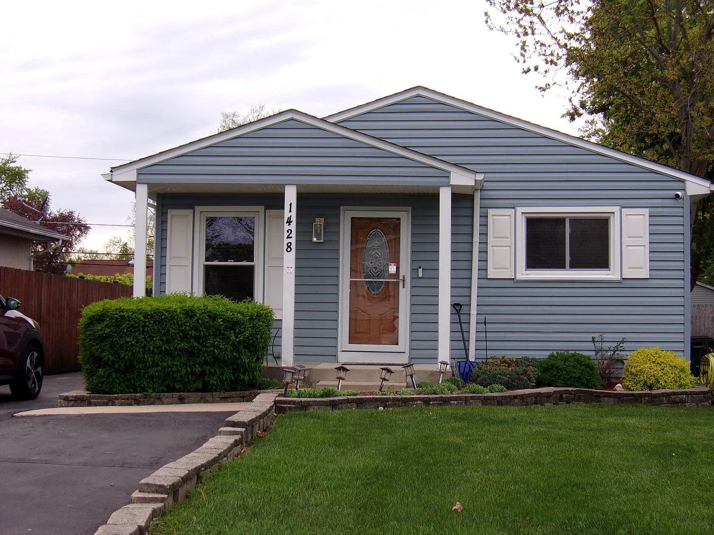 1428 Juneway Ter photo 1