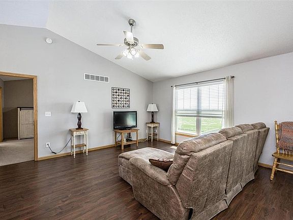 4th image of 1363 Langenberg Ave