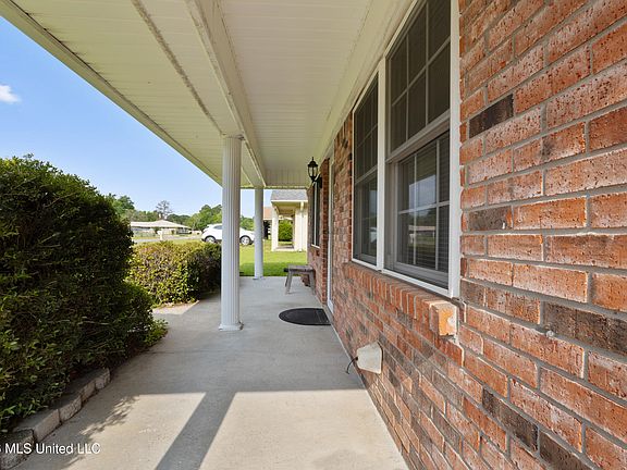 5th image of 15412 Anderson Dr