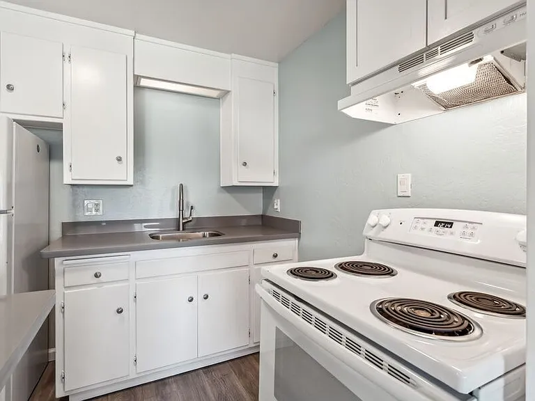 22555 Linden St #12 — Photo 8