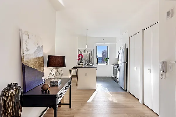 Rented by Red Apple Group | media 21