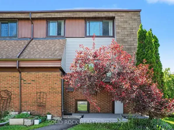 11D Woodvale Grn #1A, Ottawa, ON K2G 4G9