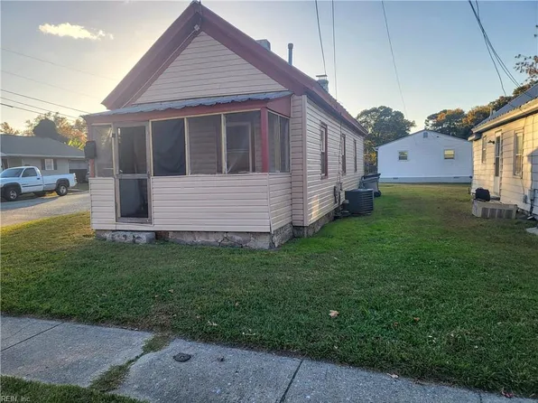 155 Woodland Rd, Hampton, VA 23663