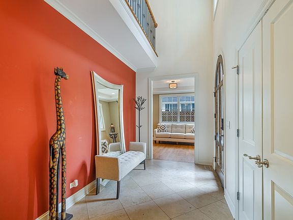3rd image of 996 Park Ave W